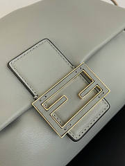 Fendi Mamma Baguette Medium Light Green Leather Bag 26.5x18x8.5cm - 2