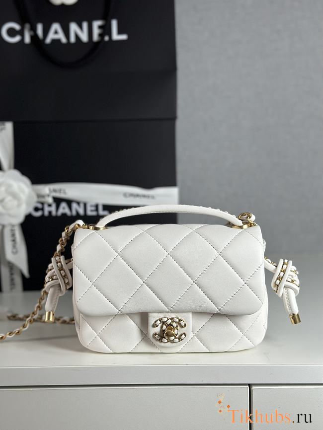 Chanel 25C Flap Bag White Lambskin Gold 18x5x13cm - 1