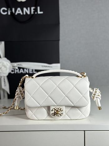 Chanel 25C Flap Bag White Lambskin Gold 18x5x13cm