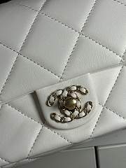 Chanel 25C Flap Bag White Lambskin Gold 18x5x13cm - 6