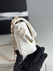 Chanel 25C Flap Bag White Lambskin Gold 18x5x13cm - 5