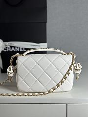Chanel 25C Flap Bag White Lambskin Gold 18x5x13cm - 3