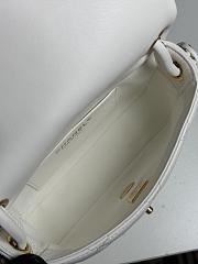 Chanel 25C Flap Bag White Lambskin Gold 18x5x13cm - 2