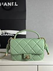 Chanel 25C Flap Bag Green Lambskin Gold 18x5x13cm - 1