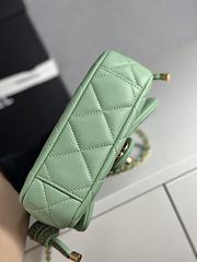 Chanel 25C Flap Bag Green Lambskin Gold 18x5x13cm - 2