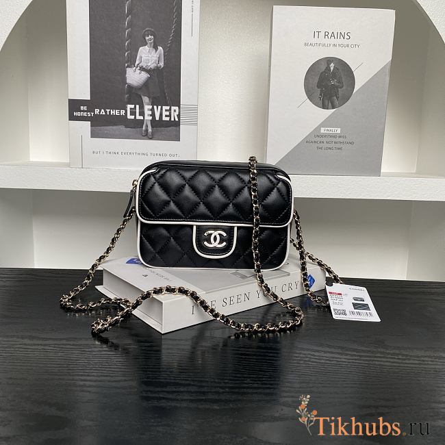 Chanel Bag Black White Lambskin 19.5x12.5x3.5cm - 1
