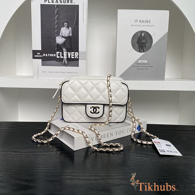 Chanel Bag White Black Lambskin 19.5x12.5x3.5cm - 1