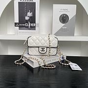 Chanel Bag White Black Lambskin 19.5x12.5x3.5cm - 1