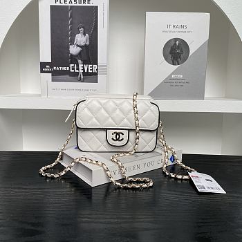 Chanel Bag White Black Lambskin 19.5x12.5x3.5cm