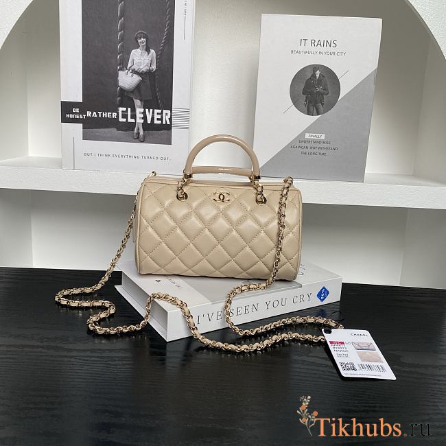 Chanel 25P Clutch With Chain Beige Lambskin 18.5x11.5x11cm - 1