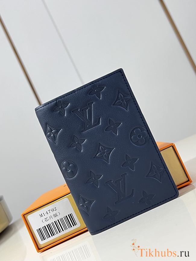 Louis Vuitton LV Passport Cover Navy Blue 10x14x2.5cm - 1