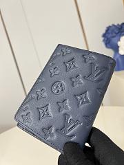 Louis Vuitton LV Passport Cover Navy Blue 10x14x2.5cm - 4