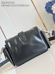 Louis Vuitton LV Cargo Wearable Wallet 23x14x10cm - 4