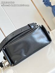 Louis Vuitton LV Cargo Wearable Wallet 23x14x10cm - 3