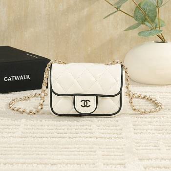Chanel Clutch With Chain Lambskin White Black 11.5x8.5x4cm
