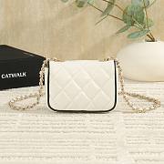 Chanel Clutch With Chain Lambskin White Black 11.5x8.5x4cm - 5