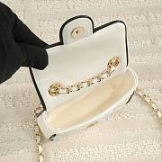 Chanel Clutch With Chain Lambskin White Black 11.5x8.5x4cm - 3