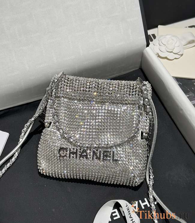 Chanel Mini 22 Handbag Silver 17x15x4cm - 1