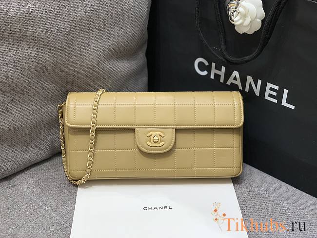 Chanel Beige Lambskin Shoulder Bag 26x13x4cm - 1