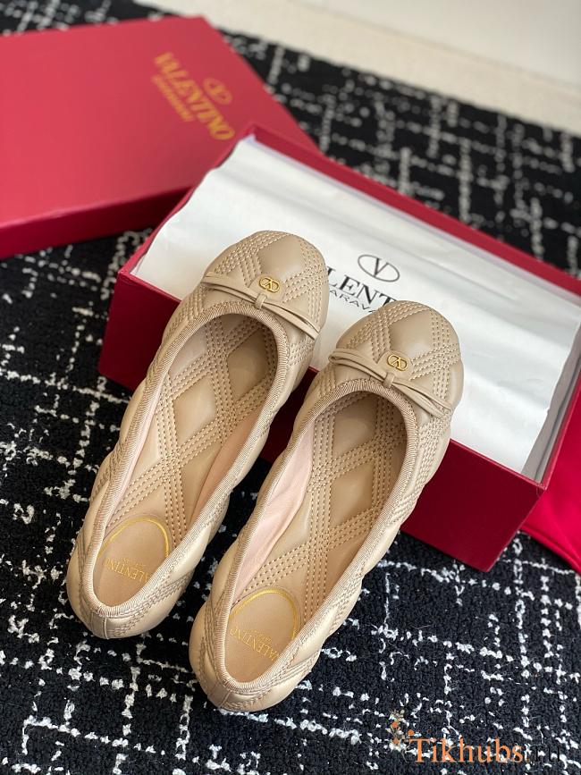 Valentino Garavani Quiltie 67 Beige Ballerinas Flat - 1