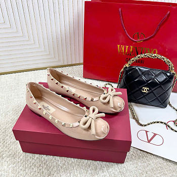 Valentino Garavani Rockstud Patent Beige Ballerina Flat