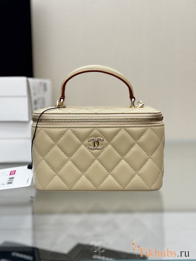 Chanel Top Handle Vanity Case Beige Lambskin 16.5x10x8cm - 1