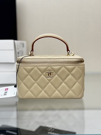 Chanel Top Handle Vanity Case Beige Lambskin 16.5x10x8cm