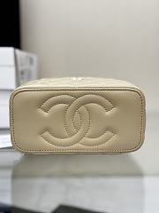 Chanel Top Handle Vanity Case Beige Lambskin 16.5x10x8cm - 6