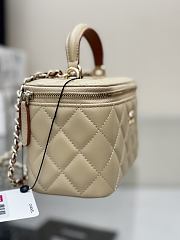 Chanel Top Handle Vanity Case Beige Lambskin 16.5x10x8cm - 4