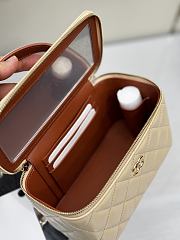 Chanel Top Handle Vanity Case Beige Lambskin 16.5x10x8cm - 3