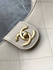 Chanel Small Hobo Bag Beige 27x23x21cm - 2
