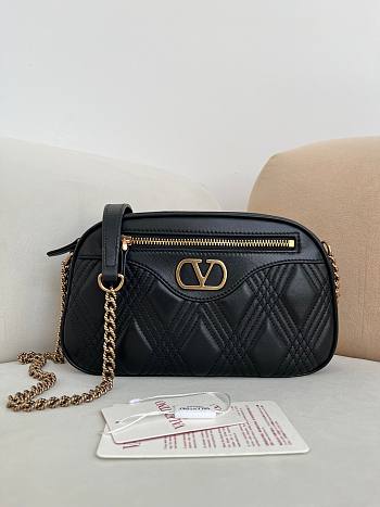 Valentino Garavani Quiltie 67 Medium Shouder Bag Black 24x16x6.5cm