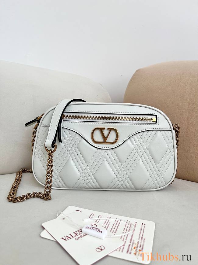 Valentino Garavani Quiltie 67 Medium Shouder Bag White 24x16x6.5cm - 1