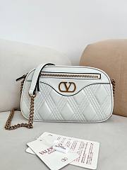 Valentino Garavani Quiltie 67 Medium Shouder Bag White 24x16x6.5cm - 1