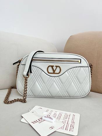 Valentino Garavani Quiltie 67 Medium Shouder Bag White 24x16x6.5cm