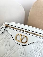 Valentino Garavani Quiltie 67 Medium Shouder Bag White 24x16x6.5cm - 3