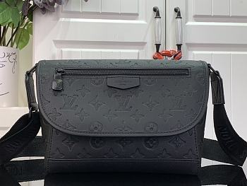 Louis Vuitton LV Pulse Messenger 26.6x17x11cm