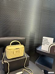 Chanel Vanity Case Top Handle Yellow Lambskin 17cm - 1