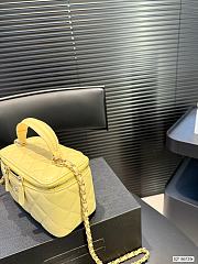 Chanel Vanity Case Top Handle Yellow Lambskin 17cm - 4