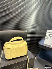 Chanel Vanity Case Top Handle Yellow Lambskin 17cm - 2