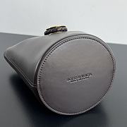 Bottega Veneta Small Liberta Bucket Brown 22x18x15cm - 3