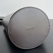 Bottega Veneta Medium Liberta Bucket Brown 30x18x18cm - 3