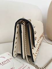 Valentino Garavani Rockstud Wallet On Chain White 21x6x11cm - 5