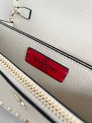 Valentino Garavani Rockstud Wallet On Chain White 21x6x11cm - 3