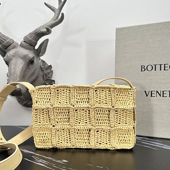 Bottega Veneta Cassette Crocheted-Raffia Shoulder Bag 23x15x5.5cm
