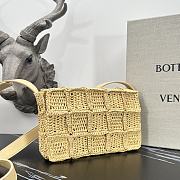 Bottega Veneta Cassette Crocheted-Raffia Shoulder Bag 23x15x5.5cm - 4