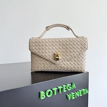 Bottega Veneta Knot Lock Beige Bag 25x16x5.5cm