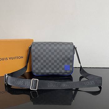 Louis Vuitton LV Sac Messenger District 26x20x7cm