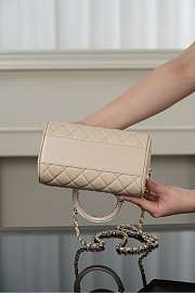 Chanel Clutch With Chain Beige Lambskin 18.5x11x11.4cm - 6