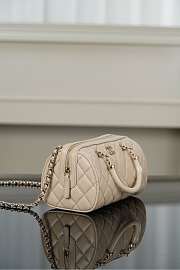 Chanel Clutch With Chain Beige Lambskin 18.5x11x11.4cm - 4